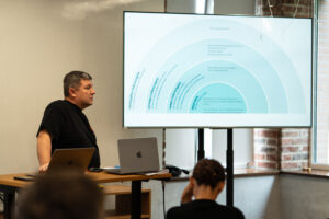 Що означає бути справжнім громадянином і які ознаки має зріле громадянське суспільство — про це розмірковує директор ІЛУК Олександр Орищин.