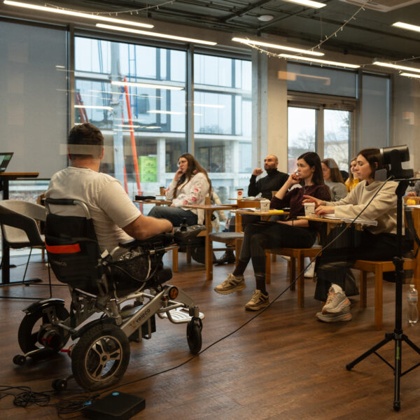 У Львові Інститут лідерства, управління та коучингу запустив сертифікатну програму «Психосоціальна підтримка військових та їх сімей»