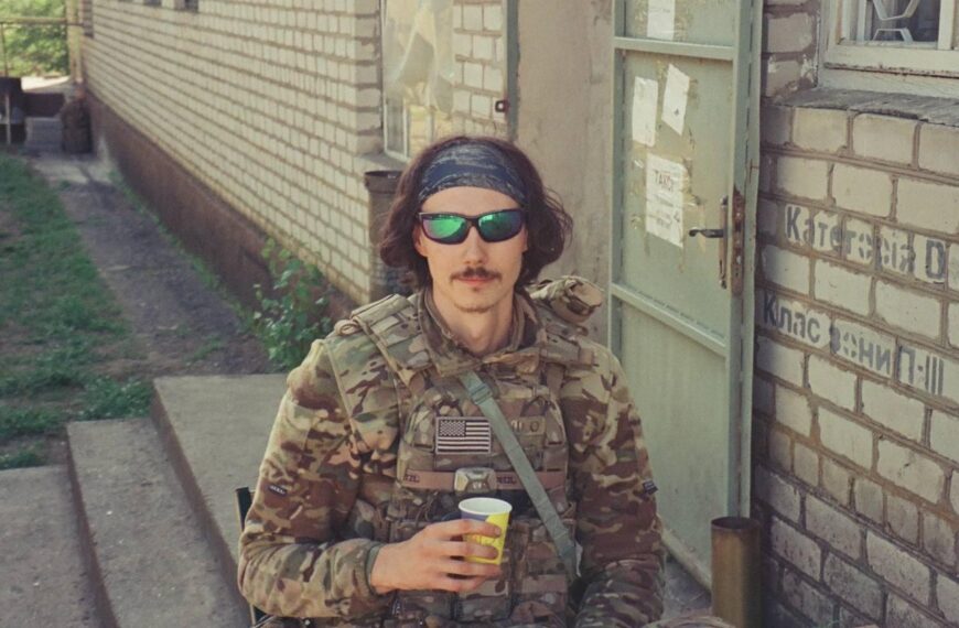 «Не заради, а всупереч»: історія волонтера Назара Павлишина