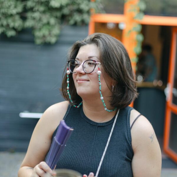 «Або у війську, або для війська»: Як Олександра Прокопенко, організаторка культурних подій, допомагає армії через благодійні збори