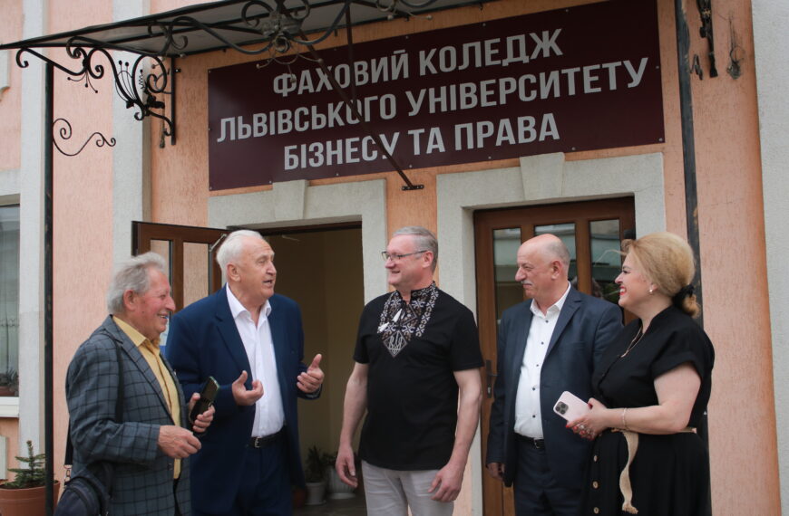 Журналістика як місія: у Старому Самборі відбувся круглий стіл за участі медійників
